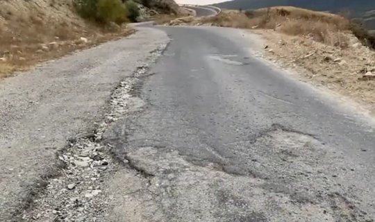 Şamaxıda torpaq sürüşməsi: Təhlükəli vəziyyət yarandı - VİDEO