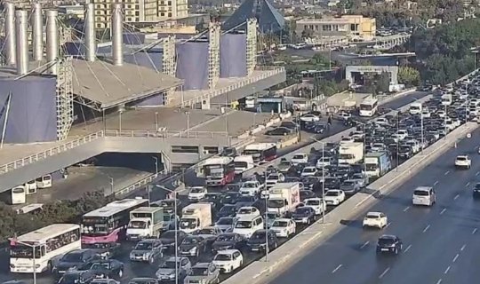 Bakıda tıxac olan yollar - SİYAHI