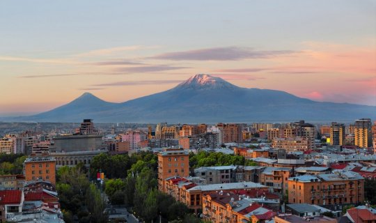 Beynəlxalq tədqiqatçılar: Yerevan Bakıdan geri qalır