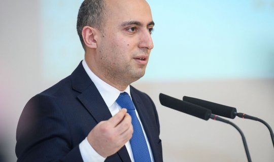 Sinif otaqlarında dini təhsil adı altında nə baş verdiyi... - Emin Əmrullayev