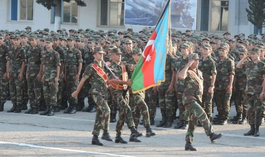 Bu məzunlar əsgərliyini universitetdə çəkəcəklər