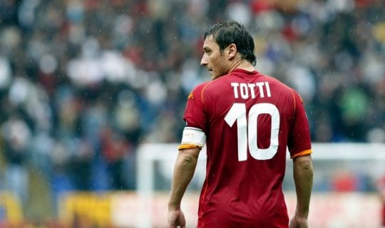 Totti yenidən futbola qayıdır