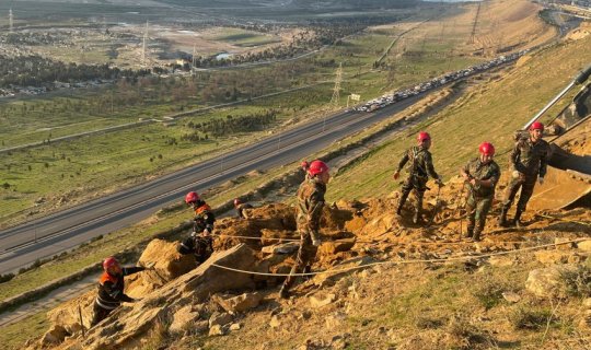 Badamdarda uçqun riski olan qaya parçaları ərazidən götürülüb