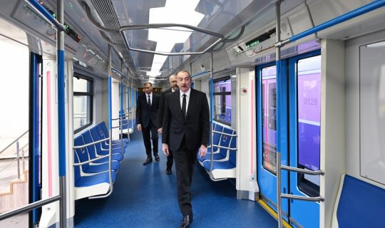 Prezident yeni nəsil metro qatarları ilə tanış oldu - YENİLƏNİB