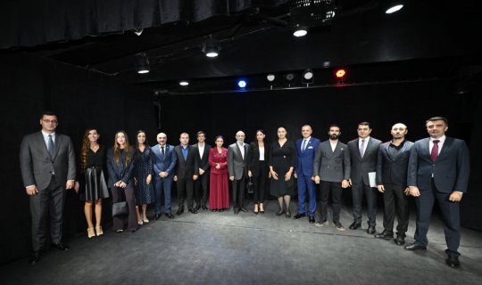 Mehriban Əliyeva Azərbaycan Dövlət Pantomim Teatrında olub - FOTO