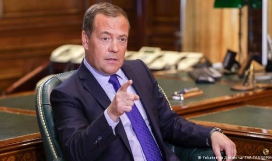 Medvedev yenə nüvə silahı ilə təhdid etdi