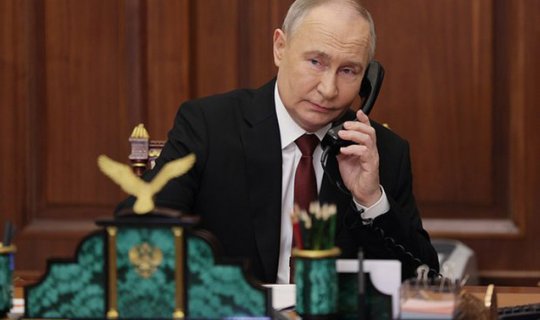 Putin iki ildən sonra onunla telefonla danışdı