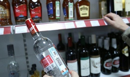 Alkoqollu içkiləri bu qiymətdən aşağı satanlar cərimələnəcək