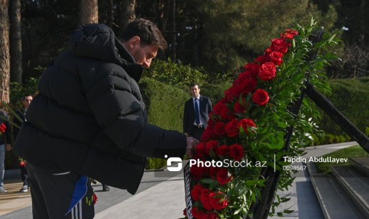 Lionel Messi Ulu Öndər Heydər Əliyevin məzarını ziyarət edib - Foto