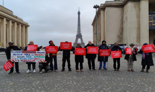 Parisdə Fransanın müstəmləkəçilik siyasətinə qarşı aksiya keçirilib