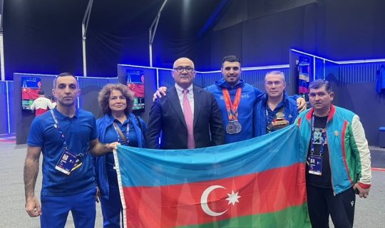 Azərbaycan ağırlıqqaldıranı gümüş medal qazanıb