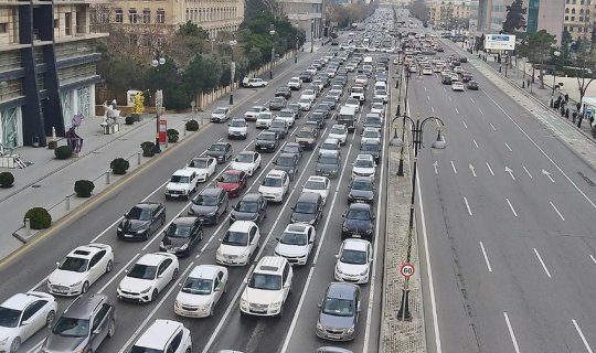 Bakının bir sıra yollarında tıxac yaranıb