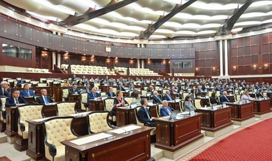 Parlament yetkinlik yaşına çatmayanların işləri ilə bağlı əsasnaməyə dəyişikliyi qəbul edib