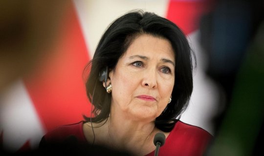 Zurabişvili prezident iqamətgahını tərk etdi: "Sizinlə olacağam!"