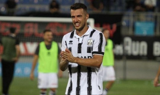 "Neftçi" legioneri ilə yollarını ayırıb