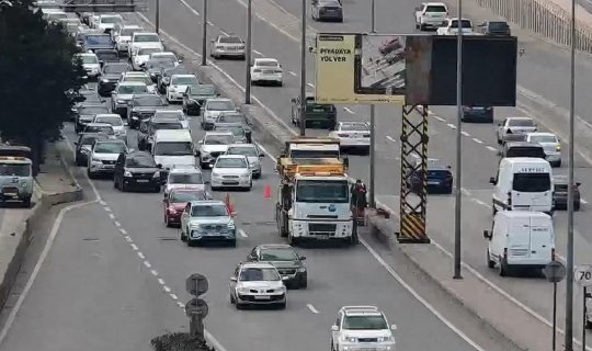 “Koroğlu” metrostansiyası istiqamətində nəqliyyatın sıxlığı yaranıb