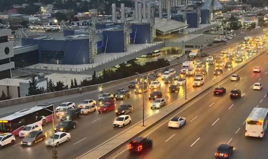 Bakıda sıxlıq müşahidə olunan yollar açıqlanıb - SİYAHI