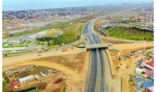 Bakının Kürdəxanı qəsəbəsində yeni yol qovşağı inşa edilir