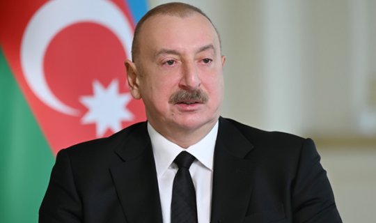 “Gördük ki, eyni nömrə bir neçə maşına yapışdırılır”