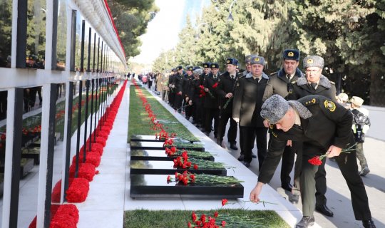 Dövlət Xidmətinin rəhbərliyi Şəhidlər xiyabanını ziyarət edib - FOTO