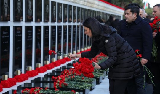 Ombudsman Səbinə Əliyeva və Aparatın kollektivi Şəhidlər xiyabanını ziyarət edib