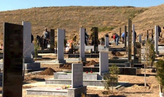 Azərbaycanda qəbiristanlıqda qadınlar arasında kişi üstündə DAVA