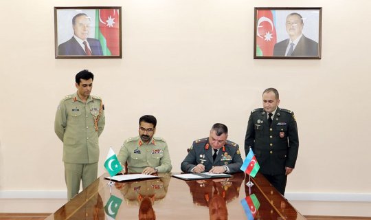Azərbaycan və Pakistan Quru Qoşunları arasında təlimat sənədi imzalanıb
