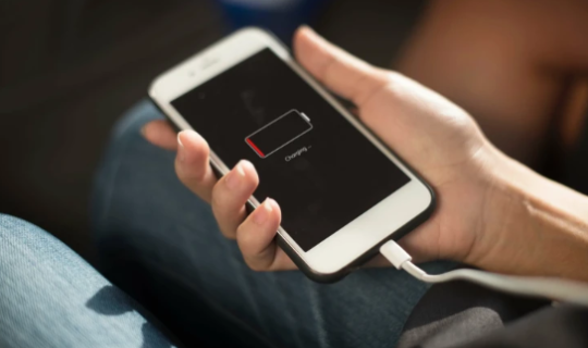 Telefonunuz enerji yığarkən niyə danışmamalısınız: Çoxtəhlükəlidir