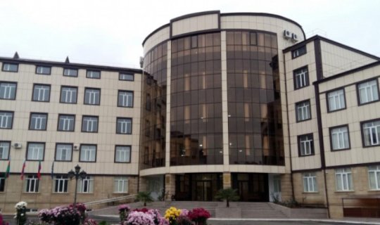 UNEC məzunlarından şikayət: Diplomlarımız 2 ilə yaxındır verilmir - Açıqlama