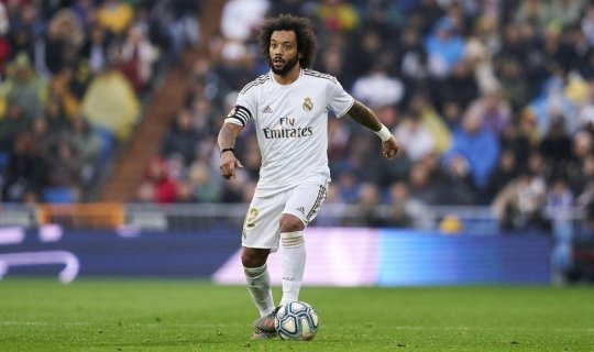 &nbsp;36 yaşında futbolla vidalaşdı