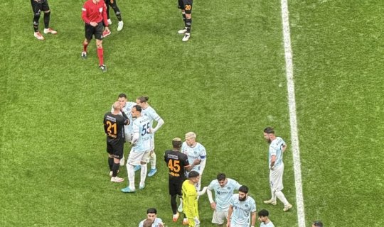 "Qalatasaray"ın oyunu yarımçıq qaldı: Komanda meydanı tərk etdi