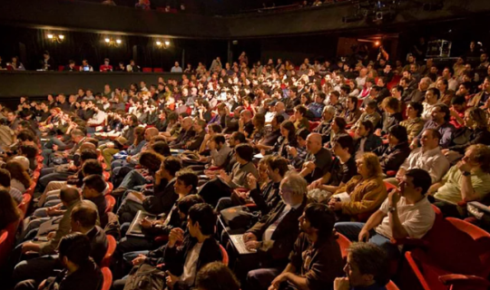 Azərbaycan teatrlarına axın başlayıb - Səbəb nədir?