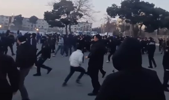 4 nəfər saxlanılıb: &ldquo;Neftçi&rdquo;-&ldquo;Qarabağ&rdquo; oyunundan əvvəlki insident - VİDEO