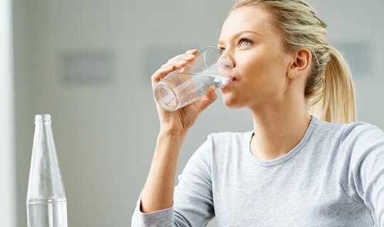 Diyetoloq açıqladı: Ramazanda su istehlakı necə olmalıdır?