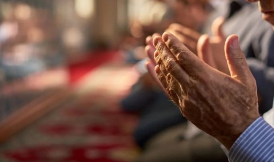 Namaz qılmayanlar oruc tuta bilərmi?