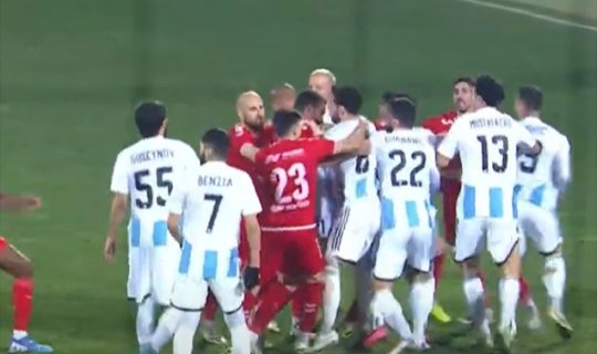 &ldquo;Qarabağ&rdquo;ın oyununda futbolçular əlbəyaxa davaya çıxdı - VİDEO