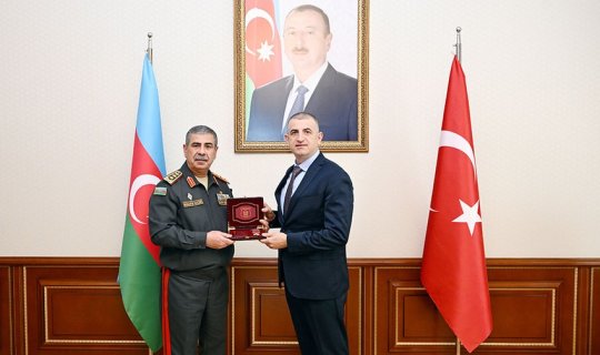 Müdafiə naziri &ldquo;Baykar&rdquo; şirkətinin baş direktoru ilə görüşüb