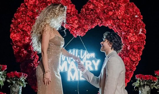 Türkiyə millisinin üzvündən romantik evlilik təklifi - Foto