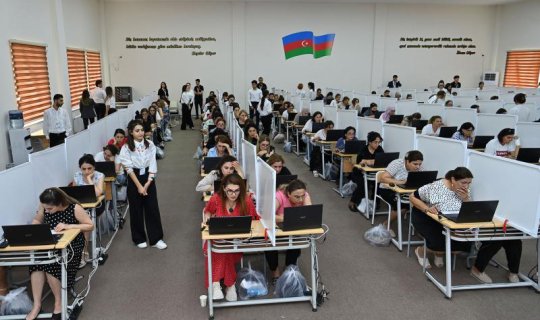 Sertifikasiyadan keçmədiyi üçün işdən çıxarılan müəllim dövlət agentliyini məhkəməyə verdi