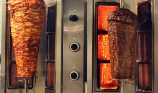 Toyuq dönərində ölüm saçan hiylə: Ağardıcı ilə əti ağardırlar!