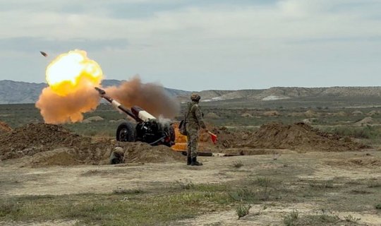 MN: Artilleriya bölmələri ilə döyüş atışları keçirilib