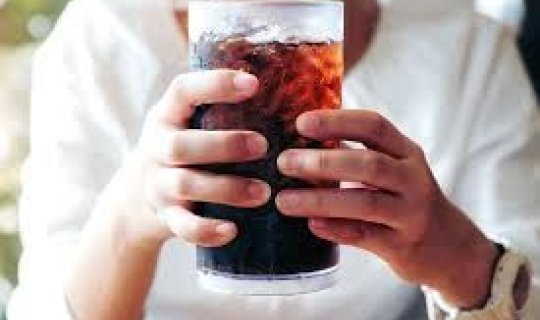5 litr kola içən oğlanın mədəaltı vəzi çökdü