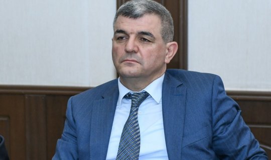 Deputat inciyib tədbiri tərk etdi: Deyir, orada otura bilərsiniz...