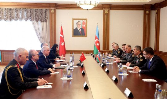 Azərbaycan və Türkiyə müdafiə nazirləri görüşüb