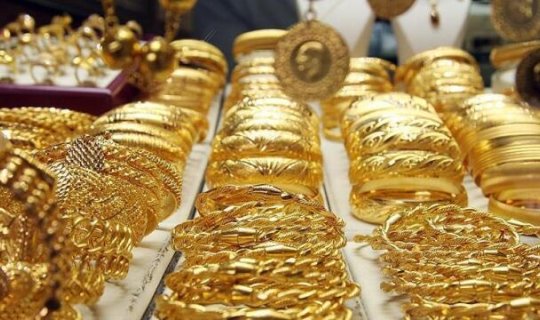 Kosmetoloq müştərisinin qızıllarını ələ keçirib lombarda qoydu