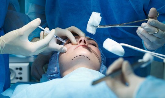 Fəaliyyətinə icazə verilən 42 plastik cərrah eyni şöbədə işləyəcək