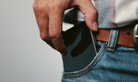 Mobil telefonlar kişilərdə sonsuzluğa səbəb olur