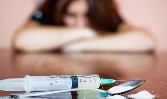Azərbaycanda qadın narkotik istifadəçilərinin sayı açıqlanıb