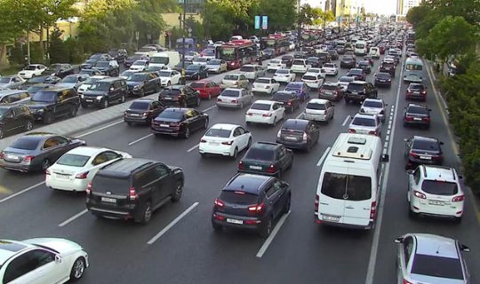 Bakıda 17 istiqamətdə tıxac yaranıb &ndash; SİYAHI