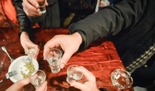 Qazi bakalla qohumunun başını niyə yarıb? - Barışıblar